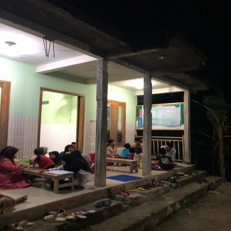 Bantu Perluasan Musholla Al Amir Untuk Jamaah Agar Tidak Sholat di Luar Musholla Lagi