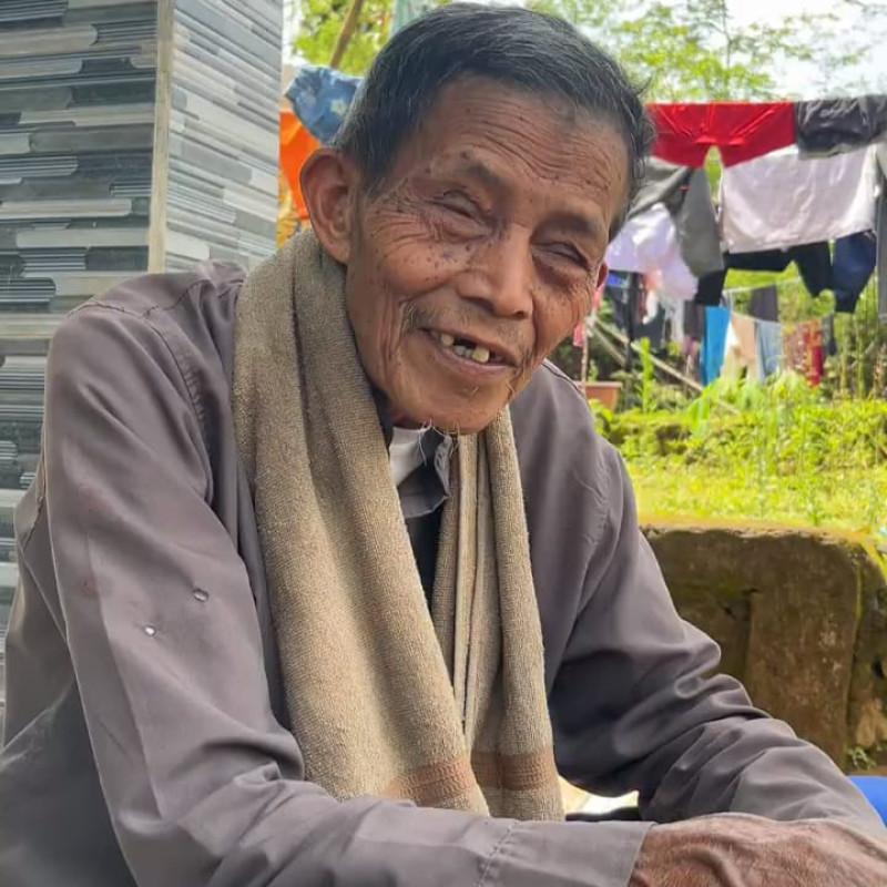 Tubuh Gemetar! Lansia 85 Tahun Banting Tulang Hidupi Istri & Anak ODGJ