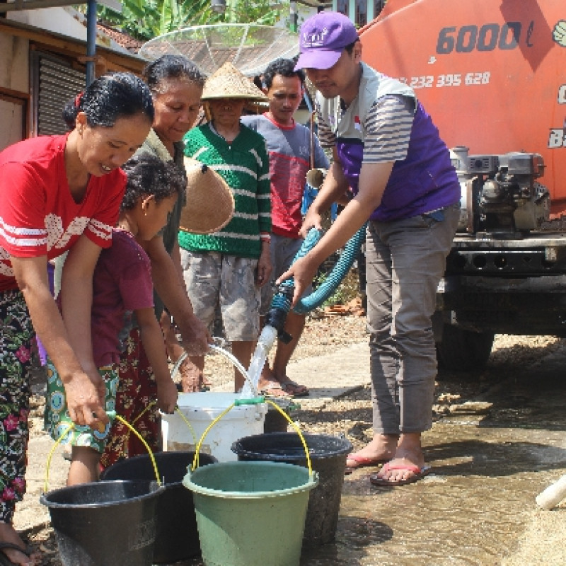 Kemarau, Krisis Air Bersih di  Wilayah Tanah Kapur & Tandus, Bantu Masyarakat Mendapat Air