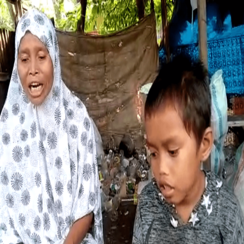 Memulung Agar Bisa Sekolah Bantu Adam Bisa Sekolah