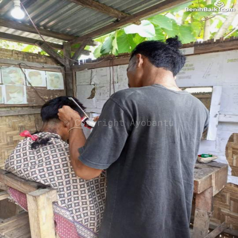 Mimpi Anak Petani Bangun Tempat Pangkas Rambut