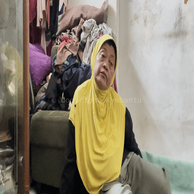 Bantu Ibu Atik, Penjual Gorengan di Usia Senja