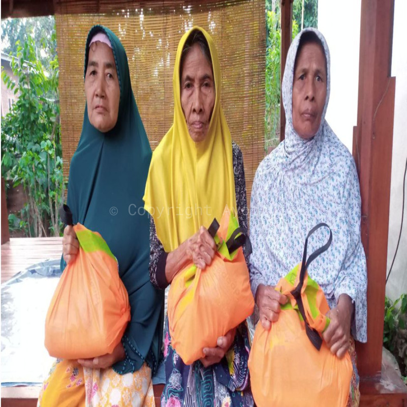 Raih Pahala di Setiap Butir: Kirimkan Beras Terbaik untuk Lansia Dhuafa yang Kelaparan