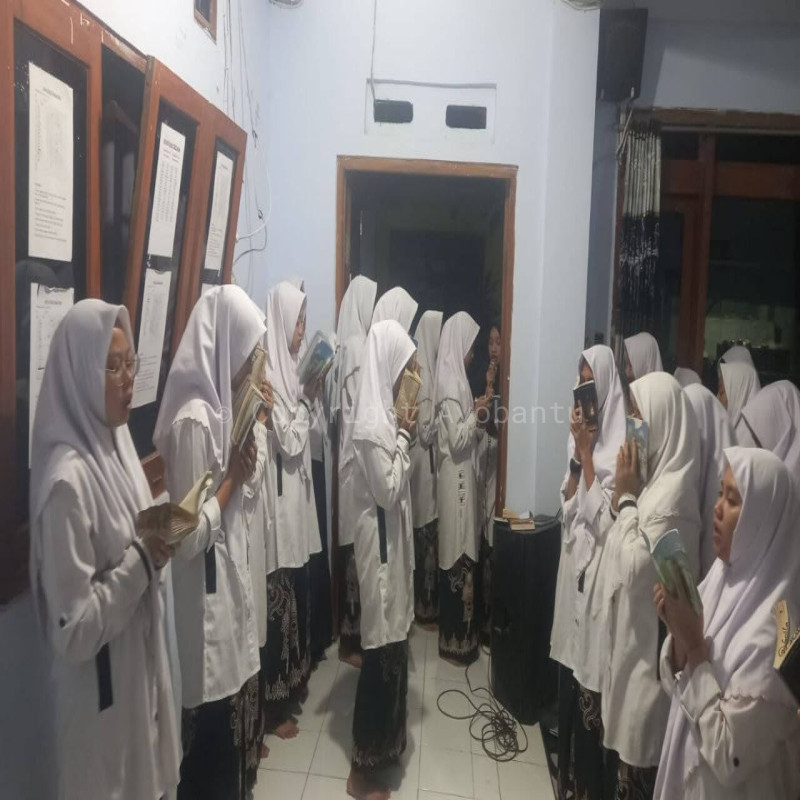 Sedekah Al-Qur'an untuk Santri Penghafal