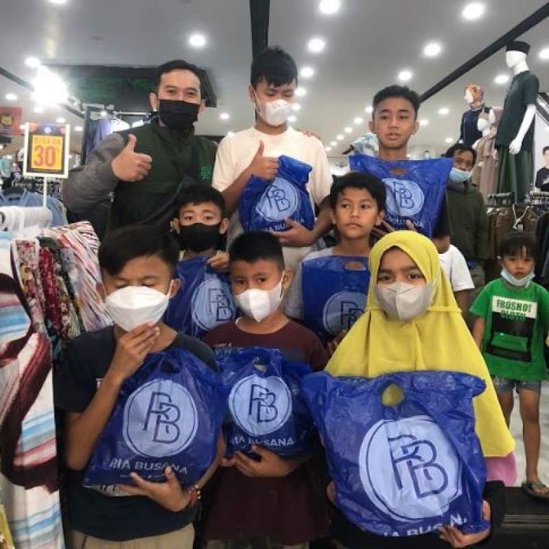 1000 Paket Baju Lebaran Untuk Yatim dan Dhuafa