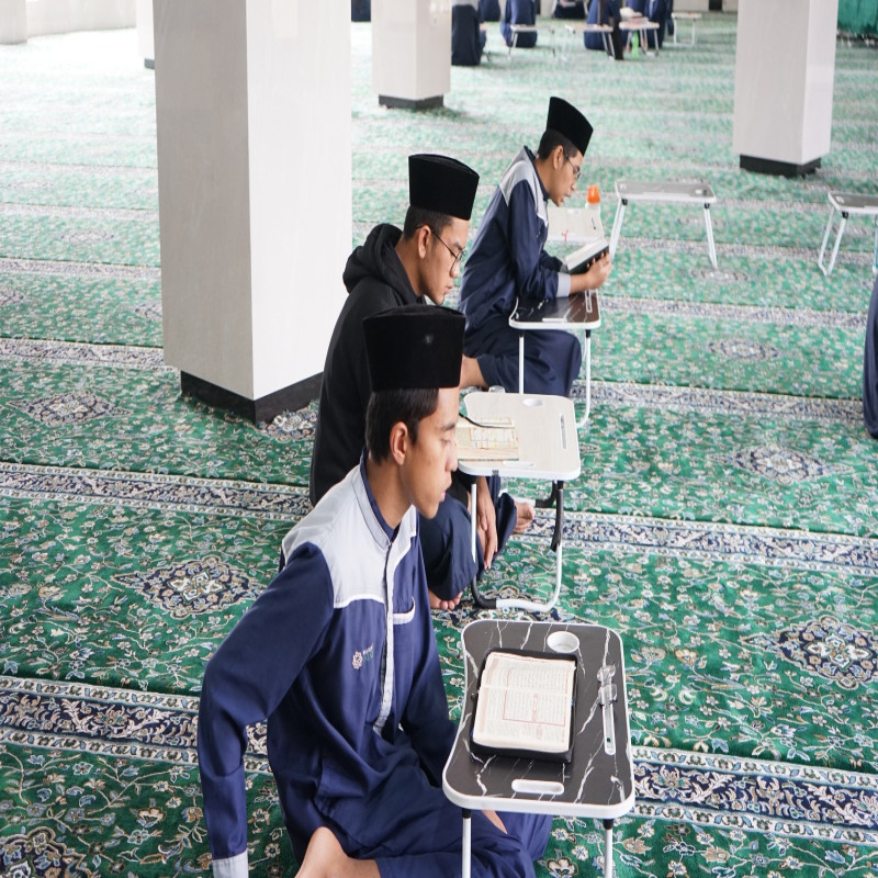 Beasiswa Santri Penghafal Al-Quran Yatim dan Dhuafa