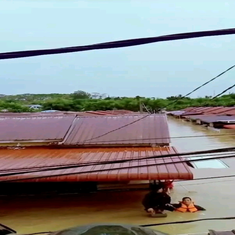 Bantu korban banjir di medan