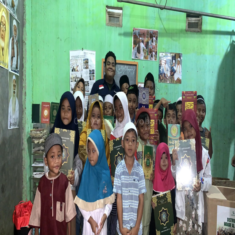Wakaf Al-Qur'an Untuk Santri di Pelosok Indonesia