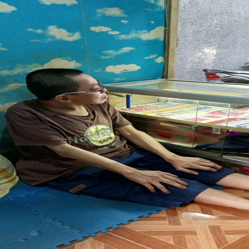 Bantu Modal Usaha Konter Pulsa Difabel di Bandung