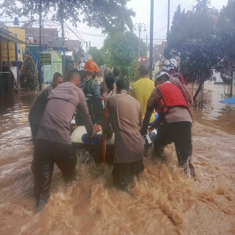Darurat! Banjir &amp;amp; Longsor Kepung Jabodetabek