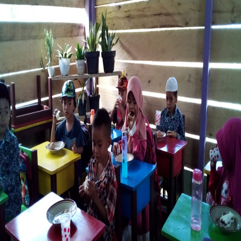 Sejahterakan Biaya Hidup Guru Pelosok Negeri