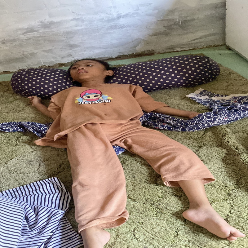 7 Tahun Cerebral Palsy dan Tidak Bisa Berdiri! Bantu Adilla Berjuang