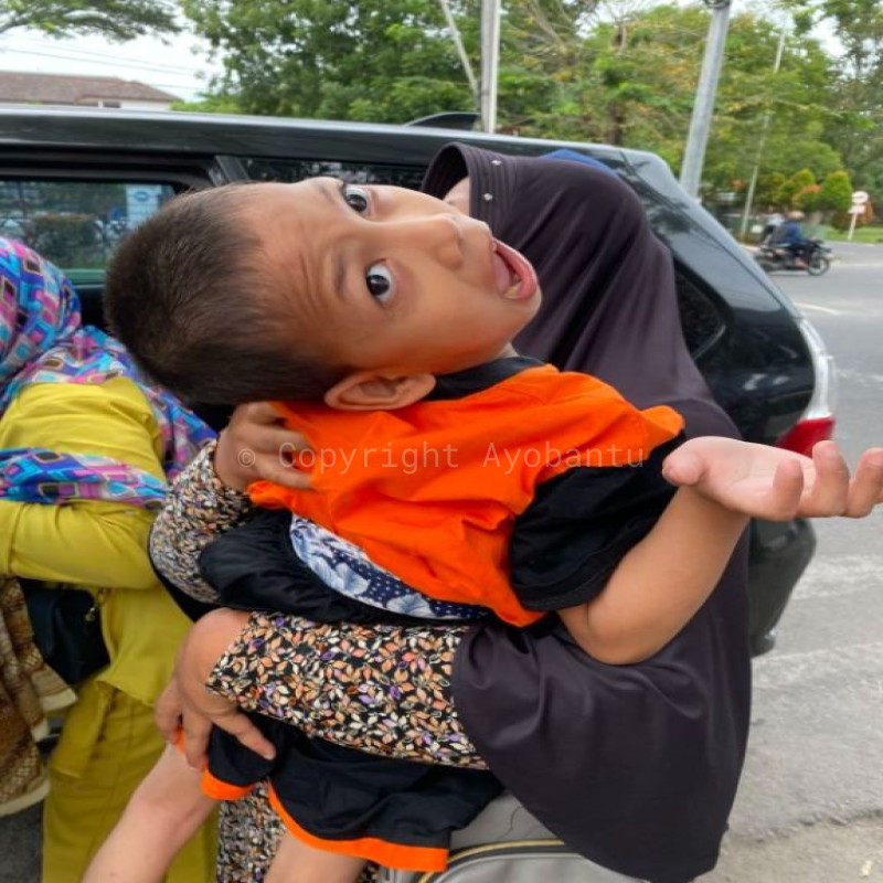 Tiap Hari Bergantung pada Kantong Kolostomi, Rozi Berharap Sembuh dan Sehat!
