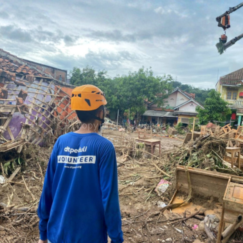 Bantu Korban Terdampak Bencana Indonesia