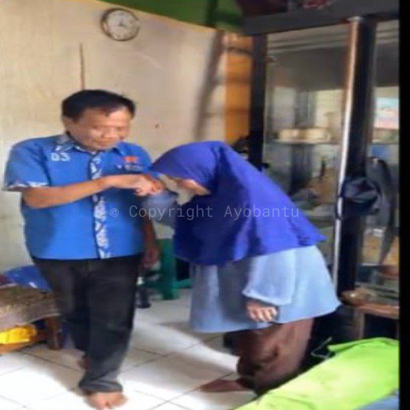 Pak Nana, Porter Lansia Tetap Berjuang Meskipun Sakit Stroke Ringan