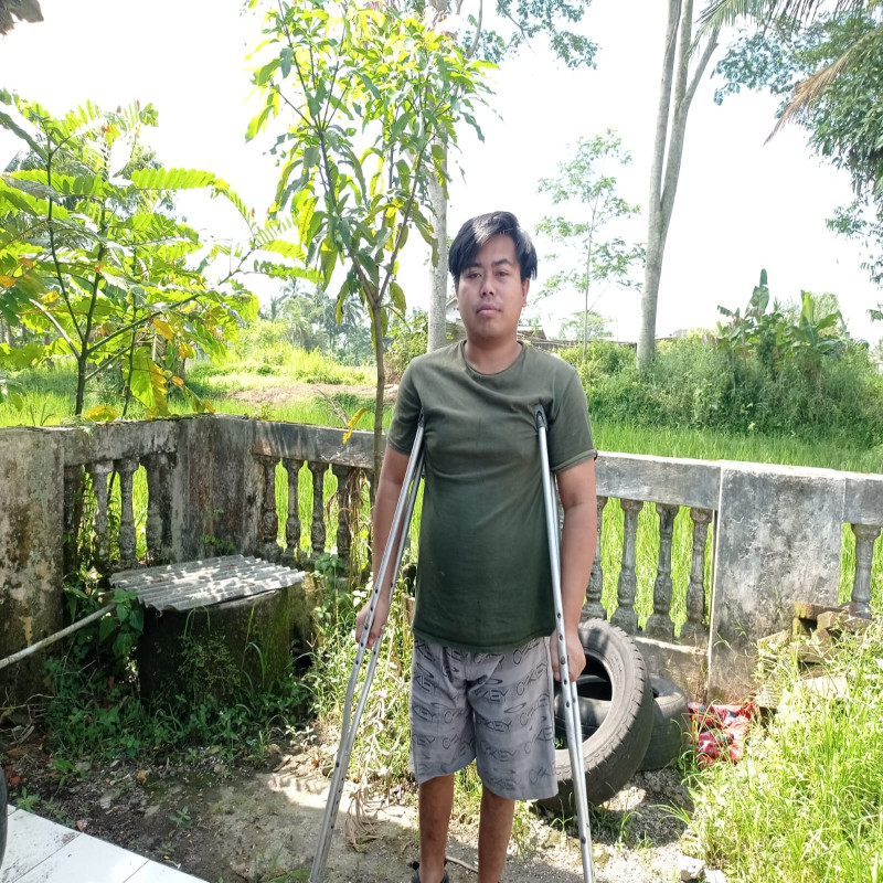 Bantu Dicki Sembuh dari Lumpuh nya