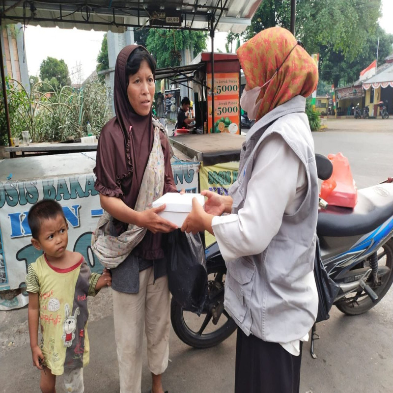 Makan Siang Gratis Untuk Pejuang Jalanan