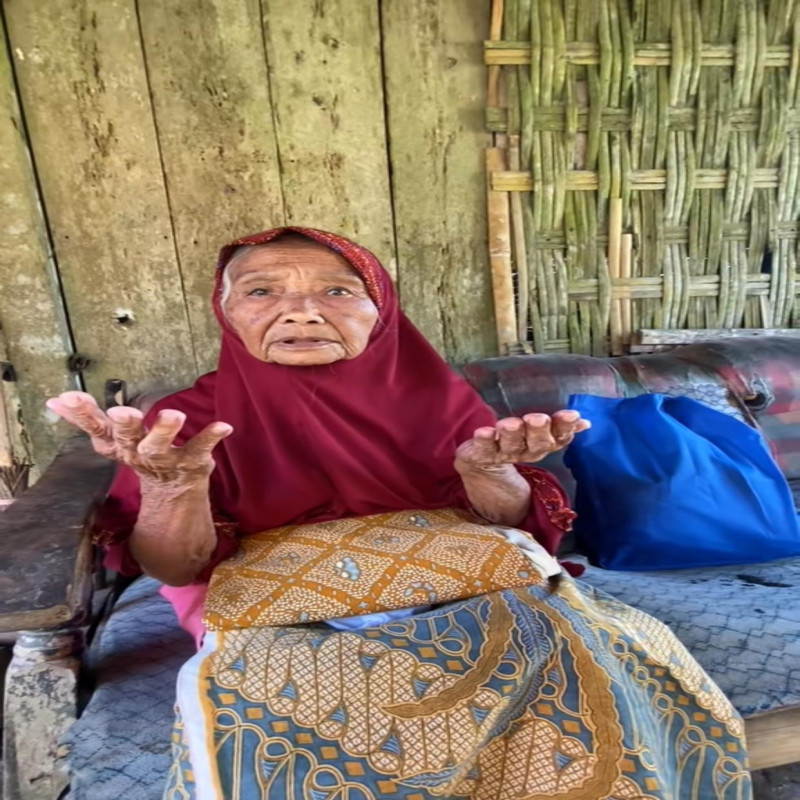 Sembako Nenek Sebatang Kara