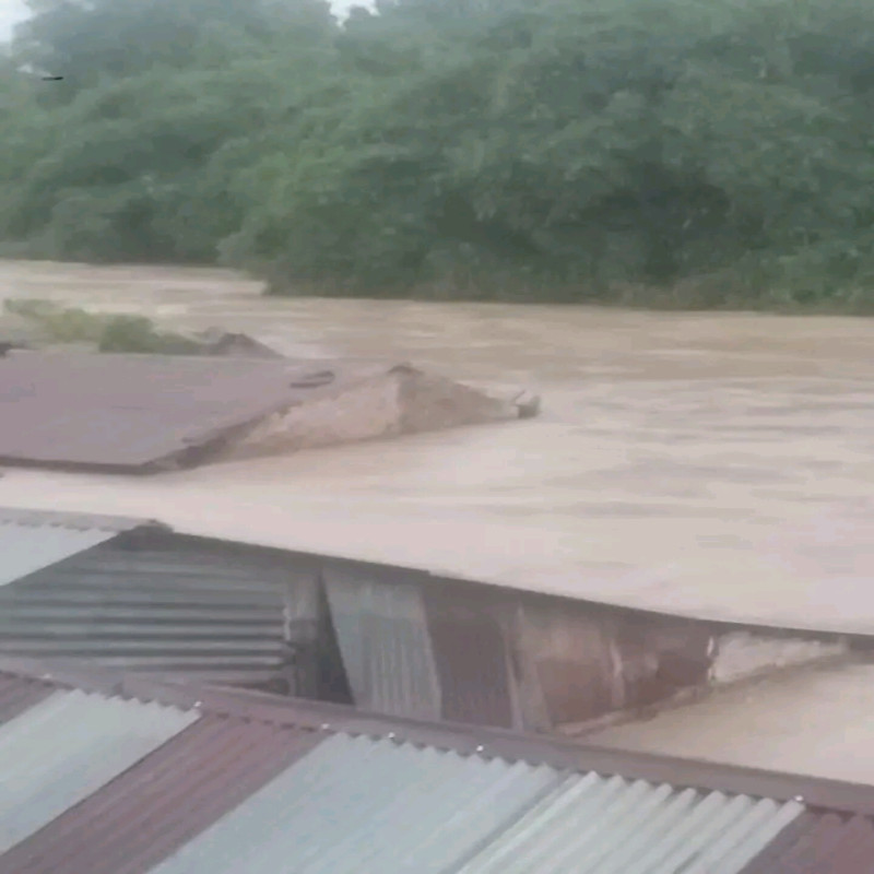 Bantu korban banjir di medan