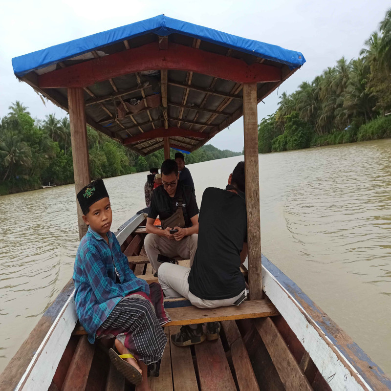 Sampaikan Perahu untuk Santri Al-Ansori, Tempuh Sungai Penuh Buaya untuk Belajar Ilmu Agama