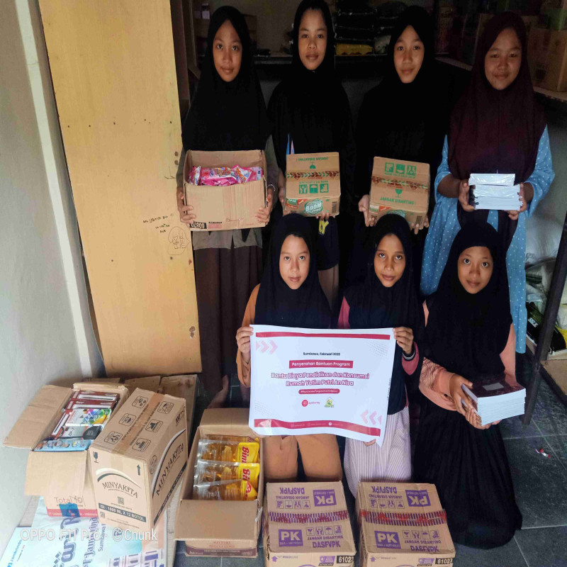 Berbagi Bingkisan Lebaran Untuk Anak Yatim dan Dhuafa