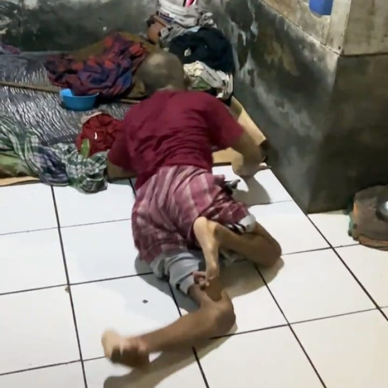Cacat Seumur Hidup & Tinggal Di Kontrakan Yang Nyaris Runtuh, Bantu Pak Pepen Hidup Layak