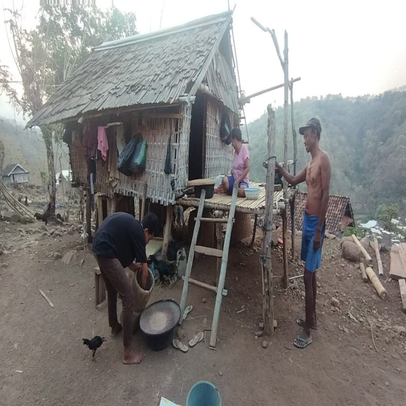 Sedekah Daging untuk Warga Dhuafa Pelosok