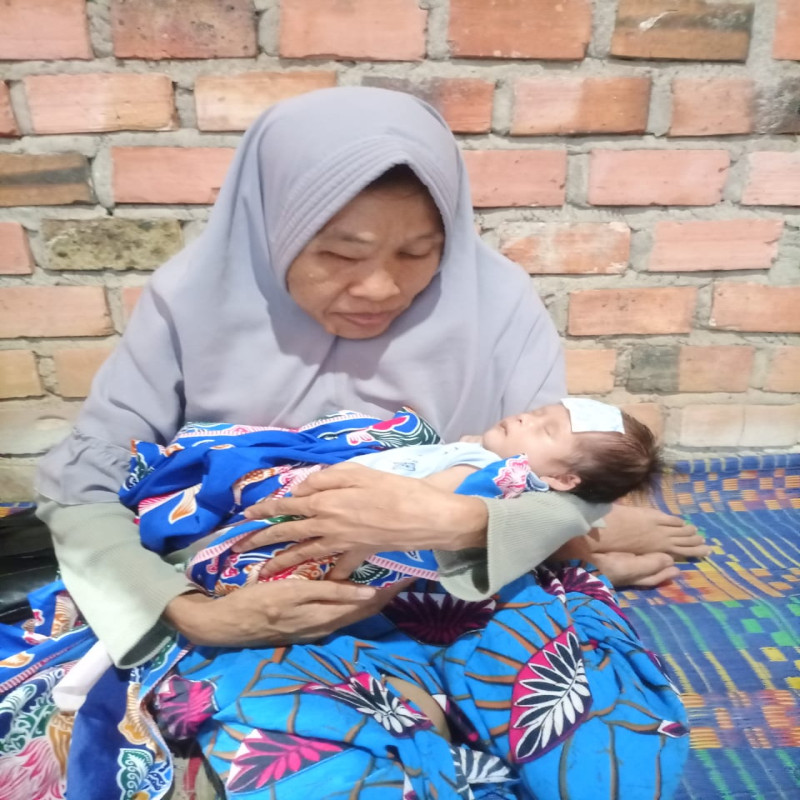 Bayi Berusia 40 hari Mengidap Jantung Bocor, Harus Segera di Rujuk Ke Jakarta !!!