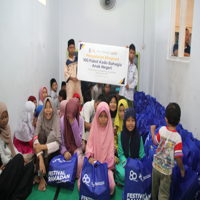 Kado Bahagia Anak Negeri