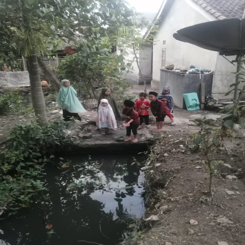 Warga Sukadana Wudhu Dengan Air Sisa Cuci Piring