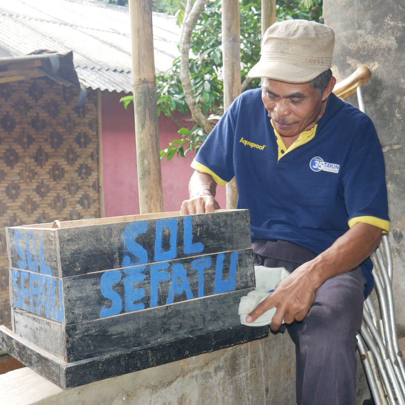 MIRIS TUKANG SOL SEPATU, HILANG KAKI DAN DITINGGAL ISTRI