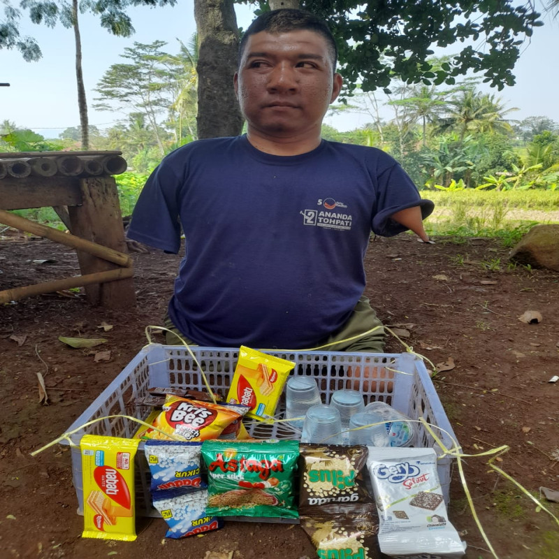 Tanpa Tangan dan Kaki Pak Dede Terus Berjuang