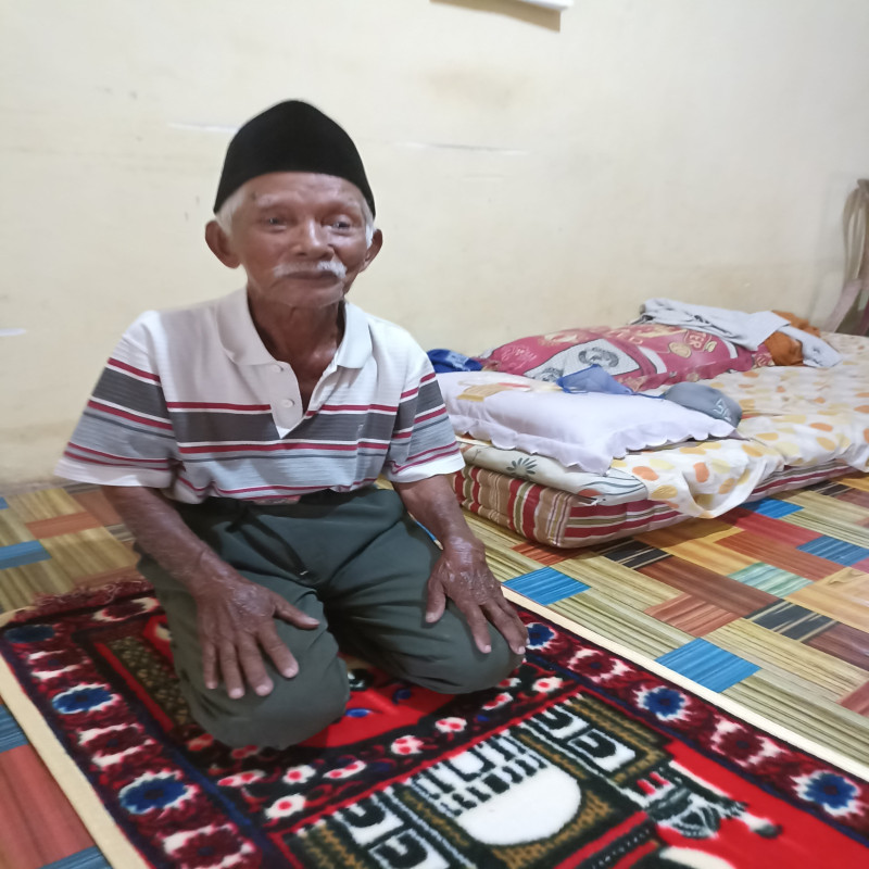 Kakek Pemulung Sebatang Kara, Bantu Pak Uban Hidup Layak