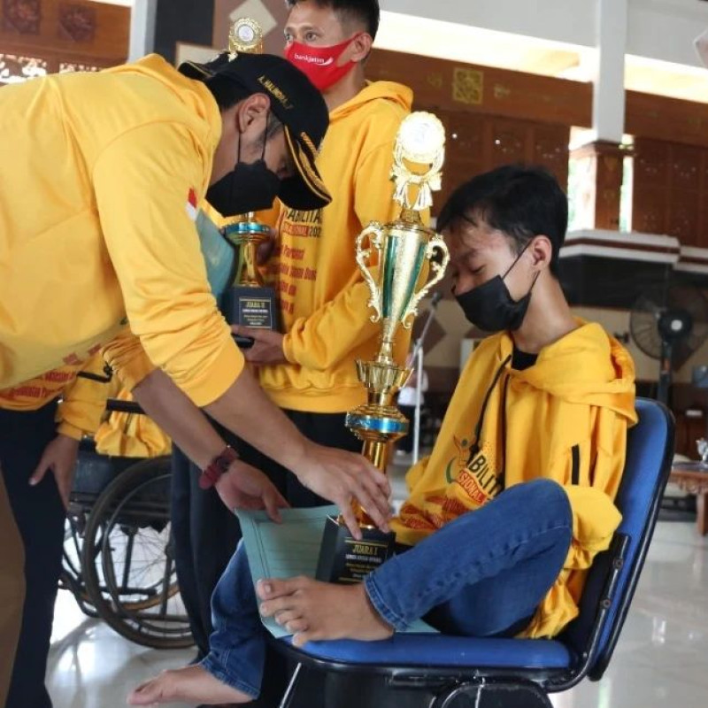 Walau Tanpa Kedua Tangan, Aku Ingin Lanjutkan Sekolah