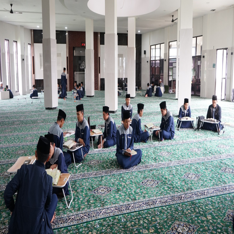 Beasiswa Santri Penghafal Al-Quran Yatim dan Dhuafa