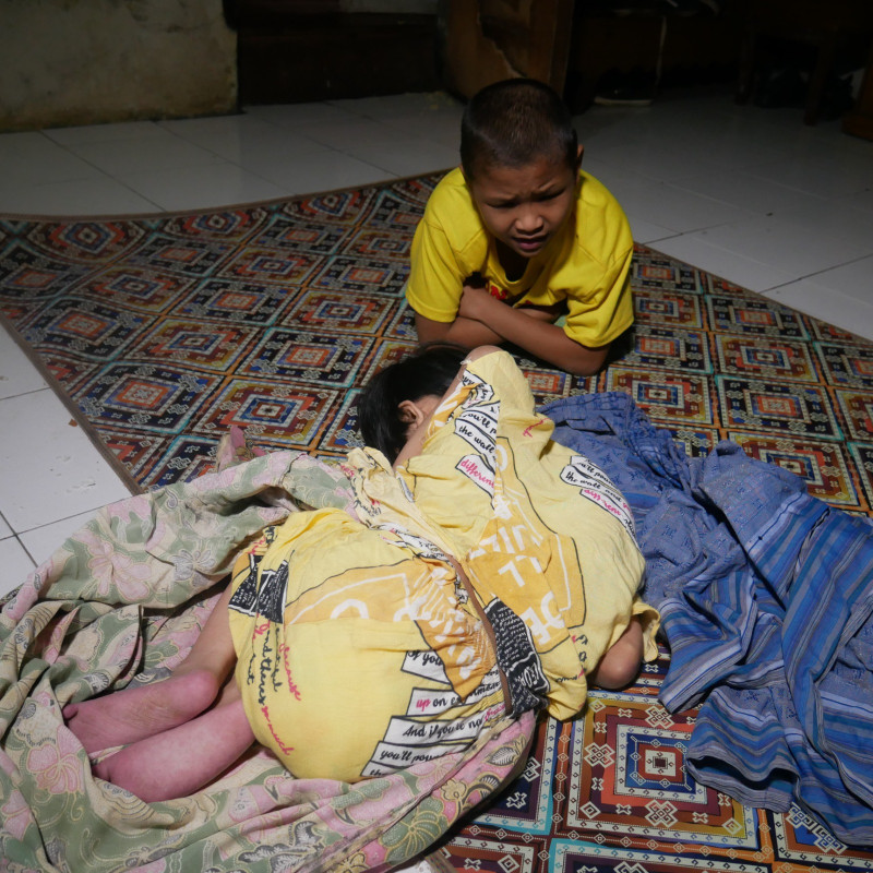 BANTU PAK ADAR HIDUPI DUA ANAK DISABILITASNYA