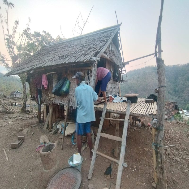 Sedekah Daging untuk Warga Dhuafa Pelosok