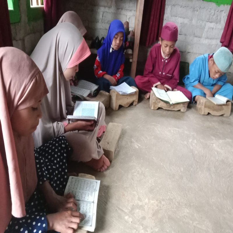 Sedekah Iqro dan Al Quran untuk Anak-anak Pelosok NTT