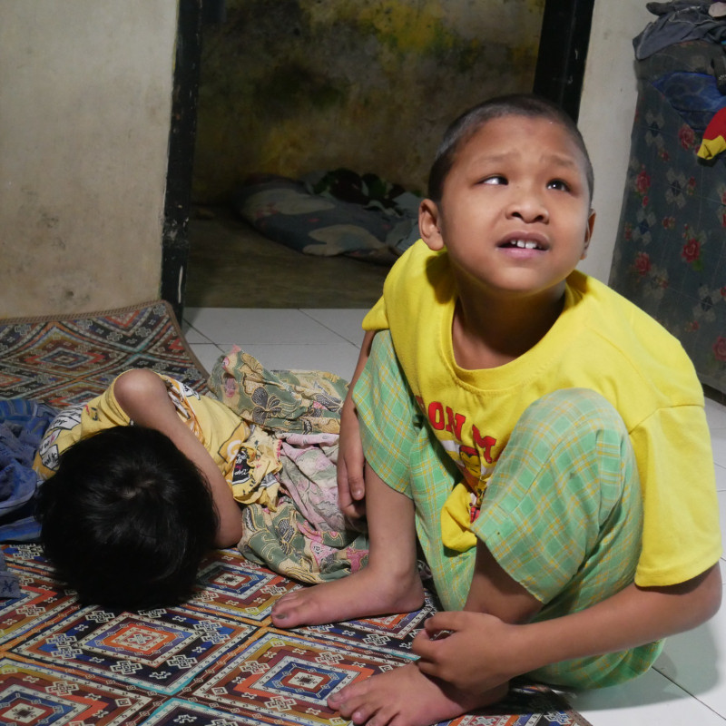 BANTU PAK ADAR HIDUPI DUA ANAK DISABILITASNYA