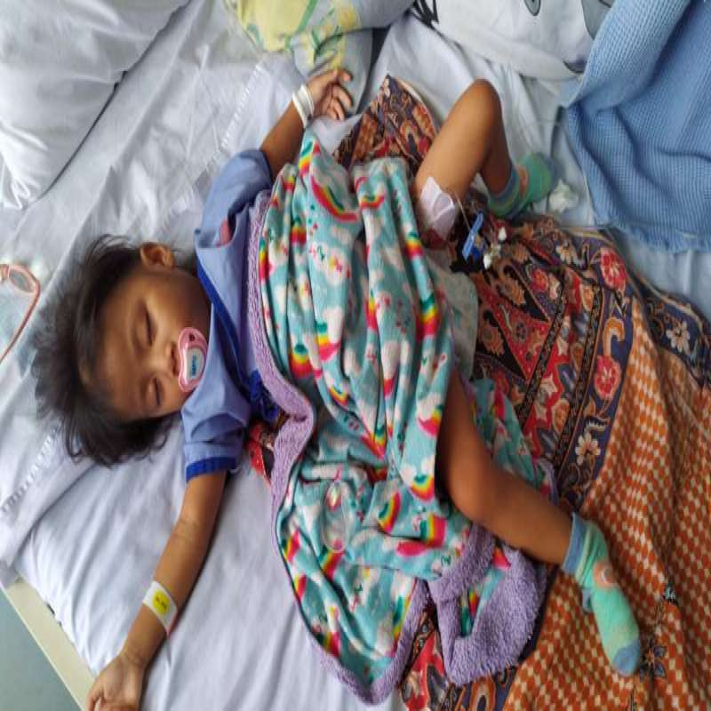 Bantu Alifah Berjuang dari 6 Penyakitnya